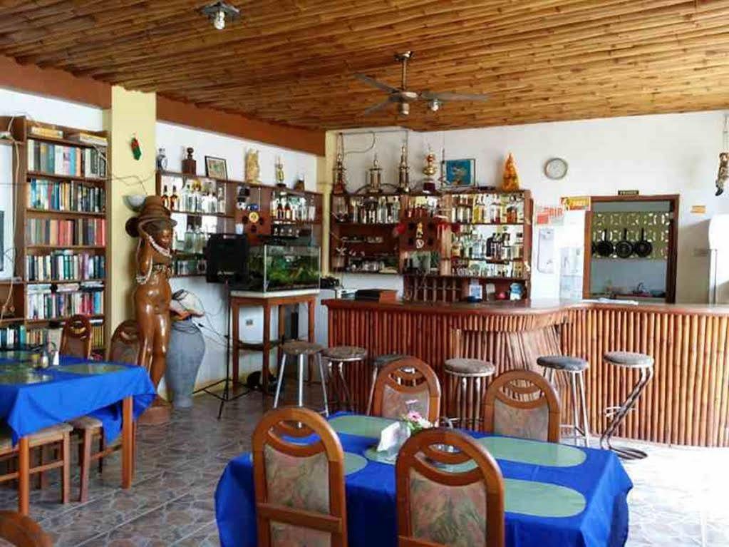 Lapu-Lapu Cottages & Restaurant Exteriör bild